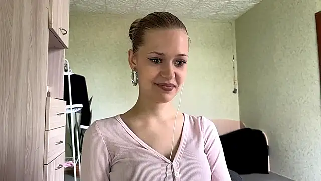 Snapshot of ZaidaSchwarten chatting on June 5, 2026, 6:52 am ZaidaSchwarten online show from June 5, 2026, 6:52 am