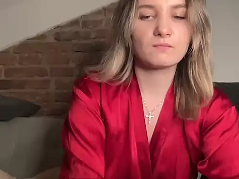 Snapshot of Heiva01 chatting on December 18, 2025, 4:46 pm Heiva01 online show from December 18, 2025, 4:46 pm