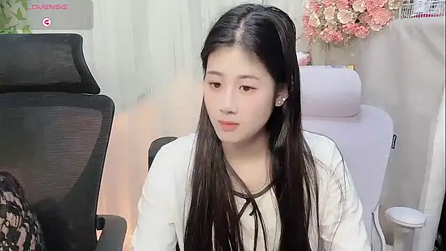 Yvonne-07 online show from March 8, 2026, 12:31 pm