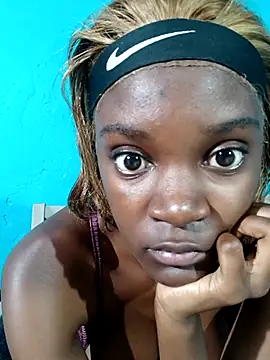 Snapshot of PetiteDoll_06 chatting on December 18, 2025, 7:09 pm PetiteDoll 06 online show from December 18, 2025, 7:09 pm