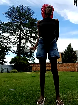 Snapshot of PetiteDoll_06 chatting on February 16, 2026, 2:57 pm PetiteDoll 06 online show from February 16, 2026, 2:57 pm