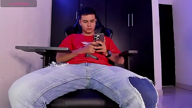 Liam Mateo online show from April 28, 2026, 2:27 am