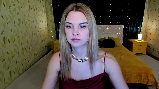 LunaFlinn online show from February 11, 2026, 4:39 am