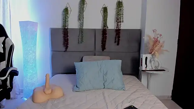 JulietaSnow online show from April 29, 2026, 5:30 pm