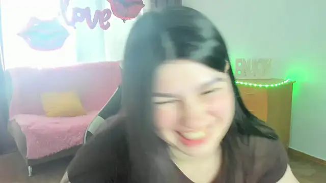 KisaModel online show from May 1, 2026, 7:35 am