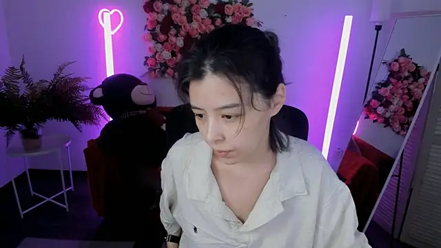 Snapshot of SirenMystiq chatting on June 9, 2026, 9:32 am SirenMystiq online show from June 9, 2026, 9:32 am
