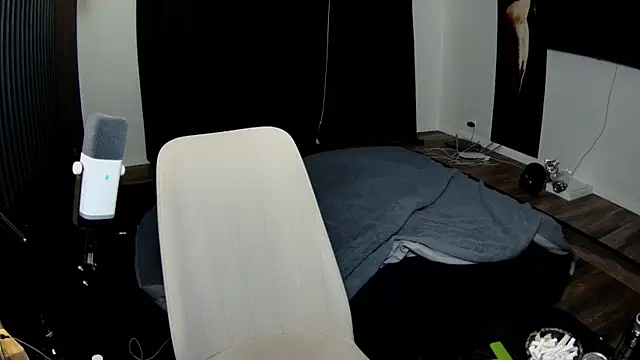 Nicole Pars online show from March 3, 2026, 5:24 am