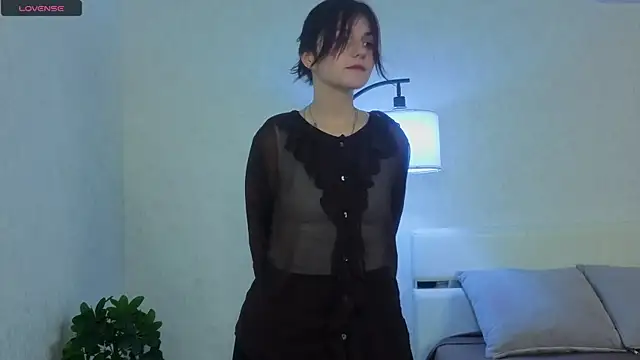 NyraVesperis online show from April 6, 2026, 6:36 am