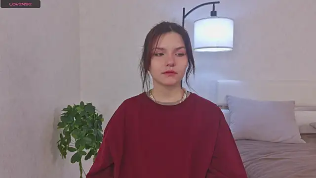 NyraVesperis online show from April 20, 2026, 6:16 am