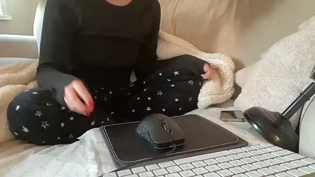 Snapshot of ijustturned18today chatting on December 20, 2025, 2:35 pm ijustturned18today online show from December 20, 2025, 2:35 pm