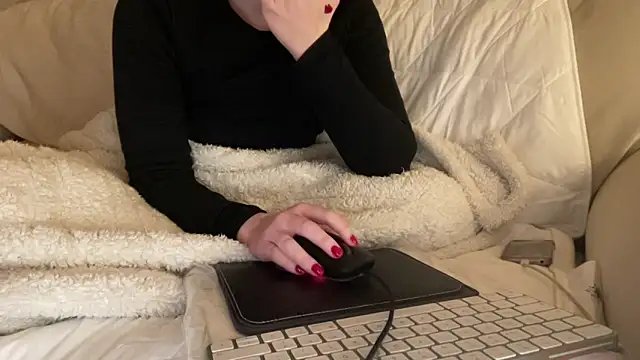 Snapshot of ijustturned18today chatting on January 5, 2026, 5:27 pm ijustturned18today online show from January 5, 2026, 5:27 pm