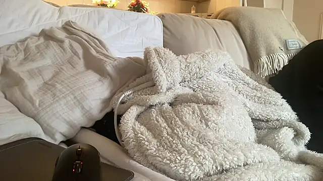 Snapshot of ijustturned18today chatting on January 17, 2026, 9:14 am ijustturned18today online show from January 17, 2026, 9:14 am