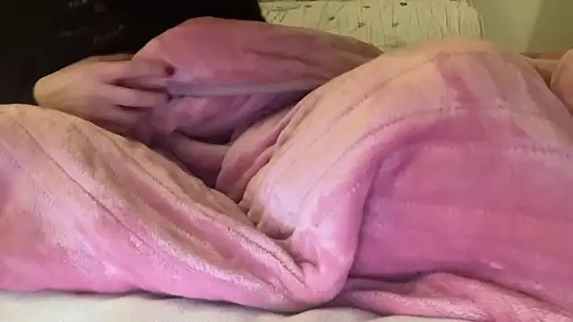 Snapshot of ijustturned18today chatting on February 4, 2026, 8:25 pm ijustturned18today online show from February 4, 2026, 8:25 pm