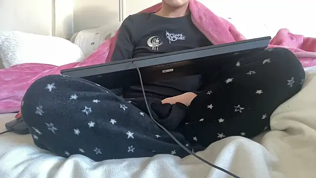 Snapshot of ijustturned18today chatting on February 14, 2026, 9:39 am ijustturned18today online show from February 14, 2026, 9:39 am