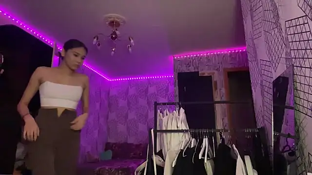 Snapshot of Ronnni_Schmidt chatting on December 19, 2025, 11:17 am Ronnni Schmidt online show from December 19, 2025, 11:17 am