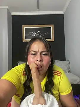Snapshot of SayMarLuna chatting on June 11, 2026, 8:18 pm SayMarLuna online show from June 11, 2026, 8:18 pm