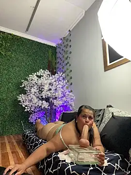 Snapshot of SayMarLuna chatting on July 21, 2026, 9:28 pm SayMarLuna online show from July 21, 2026, 9:28 pm