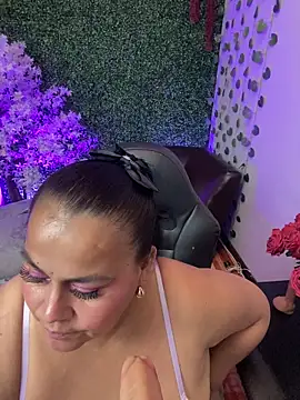 Snapshot of SayMarLuna chatting on July 31, 2026, 7:57 pm SayMarLuna online show from July 31, 2026, 7:57 pm