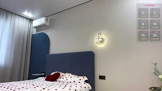 SepiahLune online show from February 26, 2026, 8:13 am