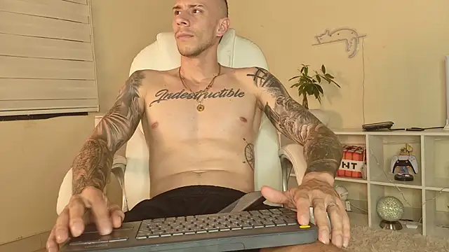 Snapshot of J_king__ chatting on July 14, 2026, 1:28 pm J king online show from July 14, 2026, 1:28 pm