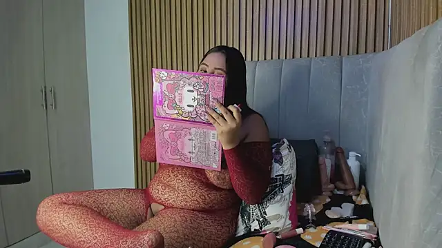 Snapshot of TiifanyGrey chatting on January 13, 2026, 3:01 am TiifanyGrey online show from January 13, 2026, 3:01 am