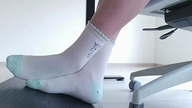 Snapshot of Feetbeth chatting on June 22, 2026, 5:43 pm Feetbeth online show from June 22, 2026, 5:43 pm