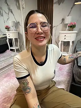 Snapshot of Annyhathatway chatting on May 15, 2026, 11:23 pm Annyhathatway online show from May 15, 2026, 11:23 pm