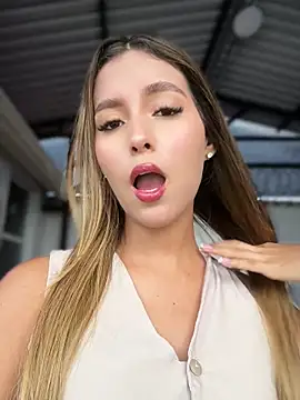 Snapshot of Valeria-escobar chatting on July 21, 2026, 11:34 am Valeria-escobar online show from July 21, 2026, 11:34 am