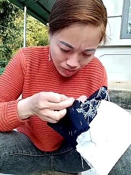 little-effy online show from December 19, 2025, 8:21 am