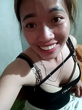 Snapshot of little-effy chatting on May 2, 2026, 12:10 pm little-effy online show from May 2, 2026, 12:10 pm