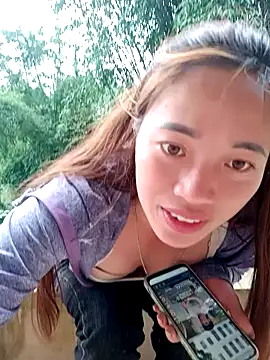 Snapshot of little-effy chatting on May 6, 2026, 10:31 am little-effy online show from May 6, 2026, 10:31 am