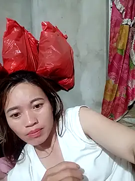 Snapshot of little-effy chatting on May 9, 2026, 1:27 pm little-effy online show from May 9, 2026, 1:27 pm