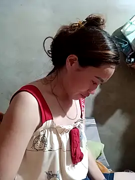 Snapshot of little-effy chatting on May 15, 2026, 1:29 pm little-effy online show from May 15, 2026, 1:29 pm