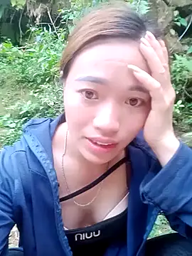 Snapshot of little-effy chatting on May 17, 2026, 11:17 am little-effy online show from May 17, 2026, 11:17 am