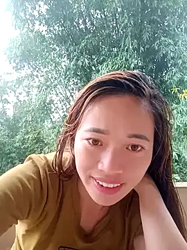 Snapshot of little-effy chatting on May 18, 2026, 3:24 am little-effy online show from May 18, 2026, 3:24 am
