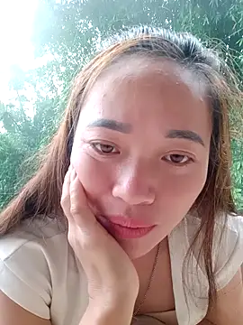 Snapshot of little-effy chatting on May 21, 2026, 2:18 am little-effy online show from May 21, 2026, 2:18 am