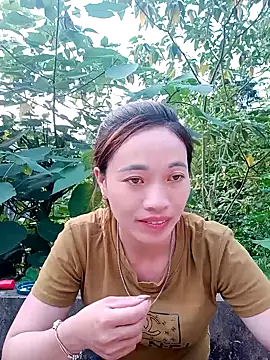 Snapshot of little-effy chatting on May 22, 2026, 11:16 am little-effy online show from May 22, 2026, 11:16 am