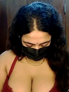 nosrat014 online show from May 13, 2026, 5:43 pm