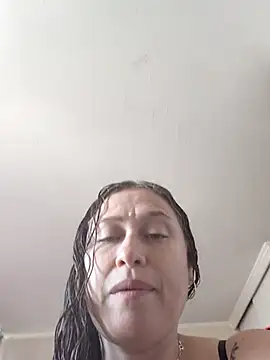 Snapshot of Yarafox01 chatting on December 17, 2025, 6:47 pm Yarafox01 online show from December 17, 2025, 6:47 pm