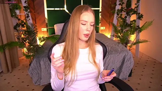 MollyyMayy online show from February 3, 2026, 3:28 pm