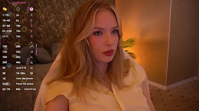 Snapshot of MollyyMayy chatting on May 17, 2026, 11:12 pm MollyyMayy online show from May 17, 2026, 11:12 pm