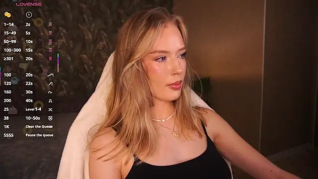 MollyyMayy online show from June 5, 2026, 12:17 am