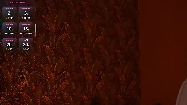 MollyyMayy online show from July 17, 2026, 2:07 am