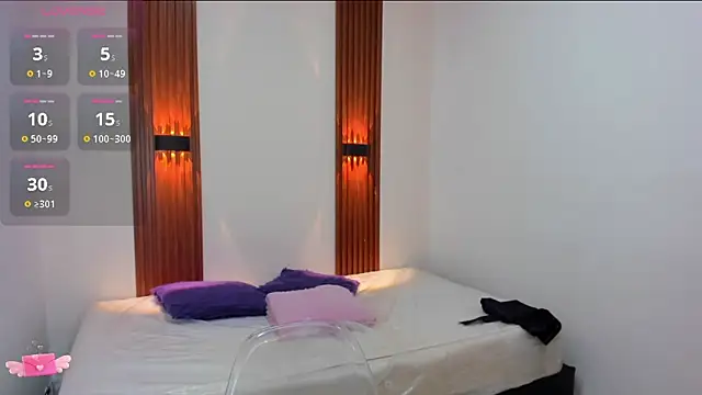 VivianOwen9 online show from March 9, 2026, 9:30 pm