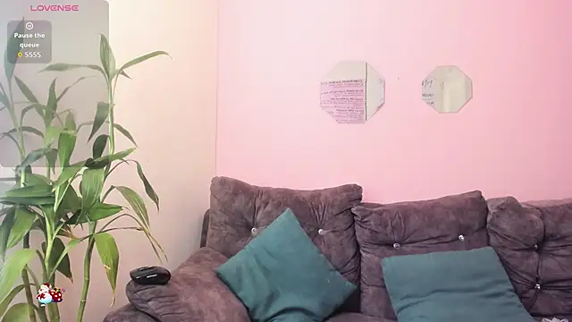 cloee 0 online show from December 22, 2025, 1:08 pm