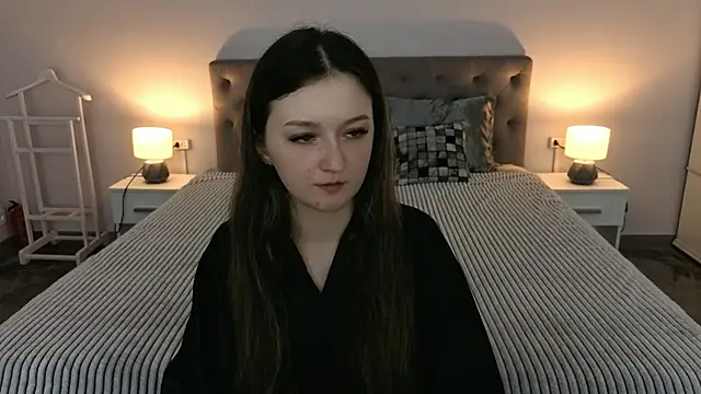 CyrenaLuxe online show from April 8, 2026, 7:58 pm