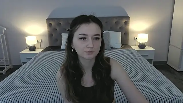CyrenaLuxe online show from April 24, 2026, 6:05 am
