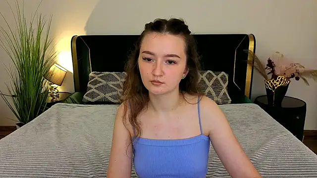 Snapshot of CyrenaLuxe chatting on May 11, 2026, 7:33 pm CyrenaLuxe online show from May 11, 2026, 7:33 pm