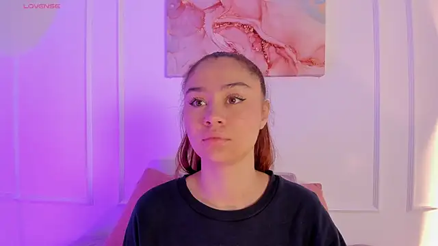 Amelia Saenz  online show from June 14, 2026, 11:23 am