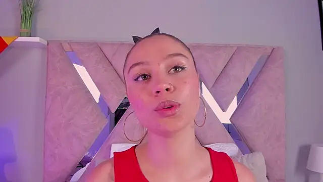 Amelia Saenz  online show from July 14, 2026, 3:07 pm
